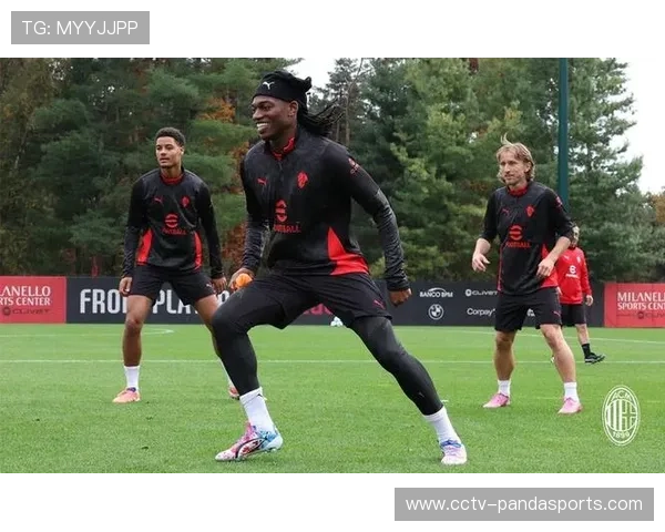 米兰前锋莱奥复出，锋线组合重燃火力